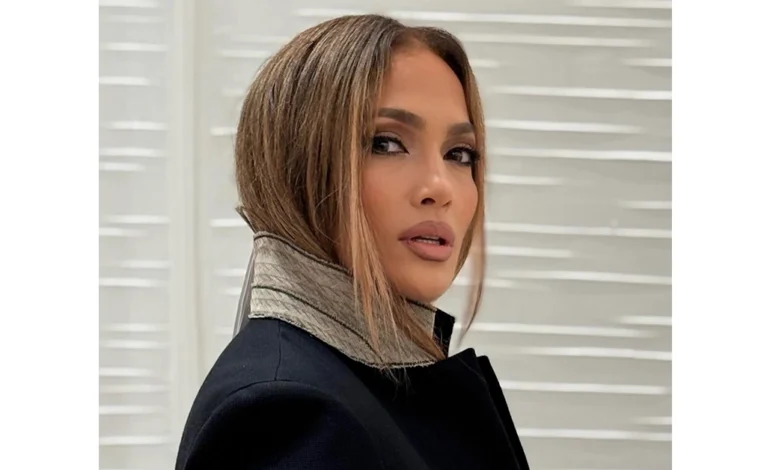 Jennifer Lopez Briefly Stumbles During Las Vegas Residency Performance