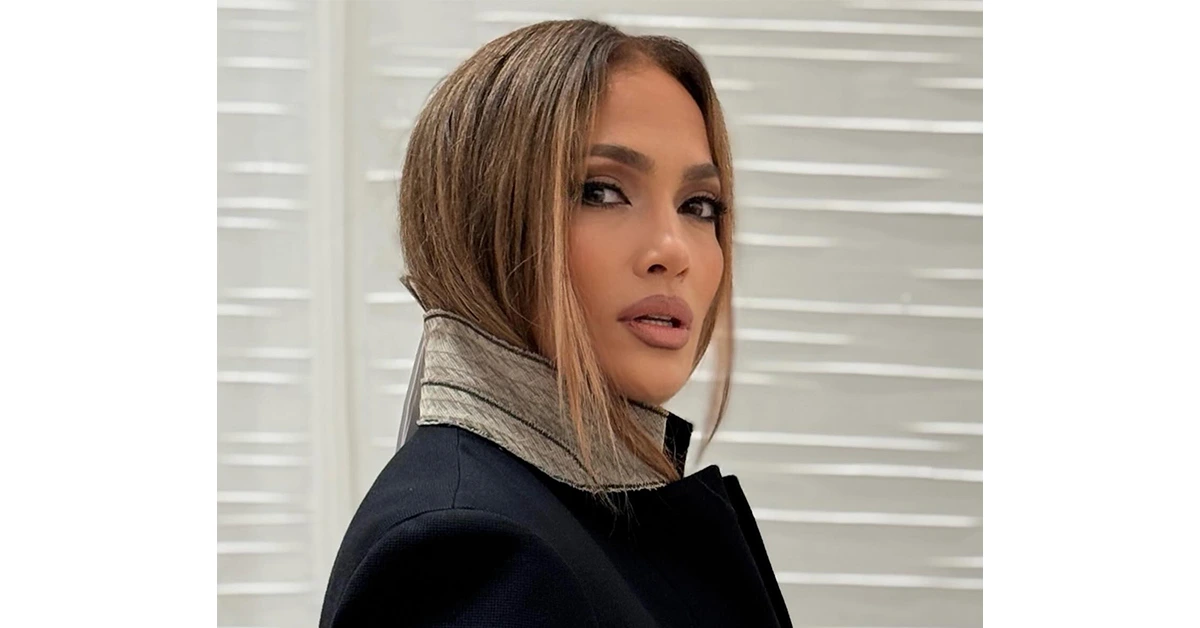Jennifer Lopez Briefly Stumbles During Las Vegas Residency Performance